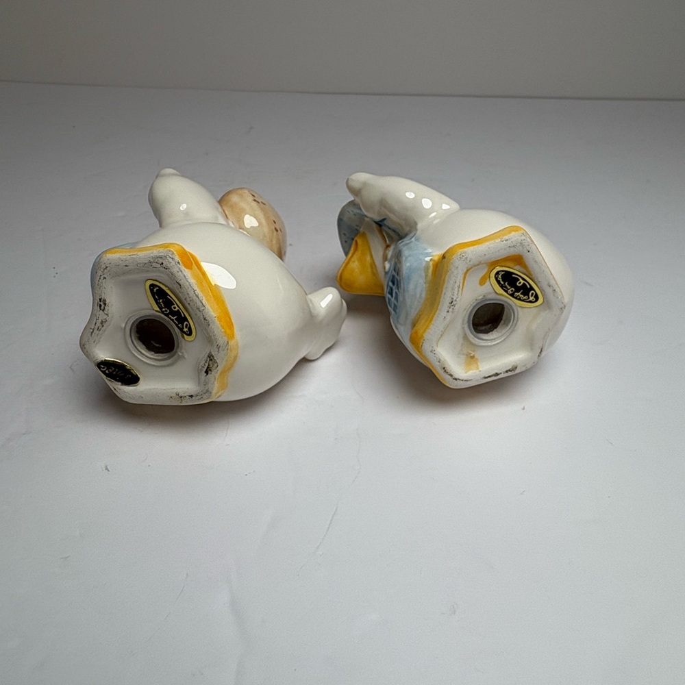 Charming Vintage Mrs. Goose Salt and Pepper Shakers - Picture 11 of 14